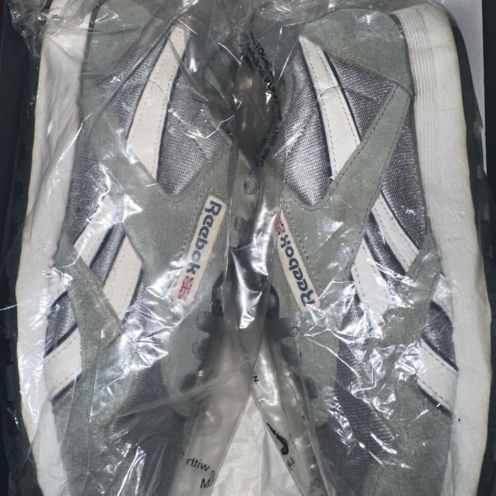Reebok - Picture 3 of 4